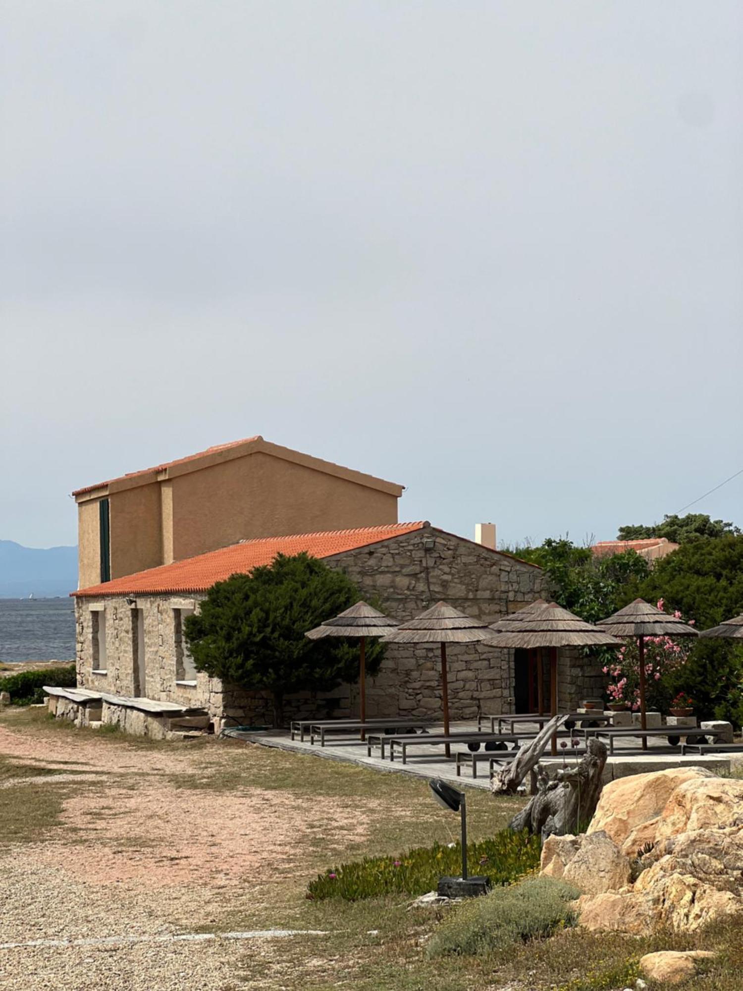 Appartamento Il Caracolo A Cala Francese La Maddalena  Eksteriør bilde